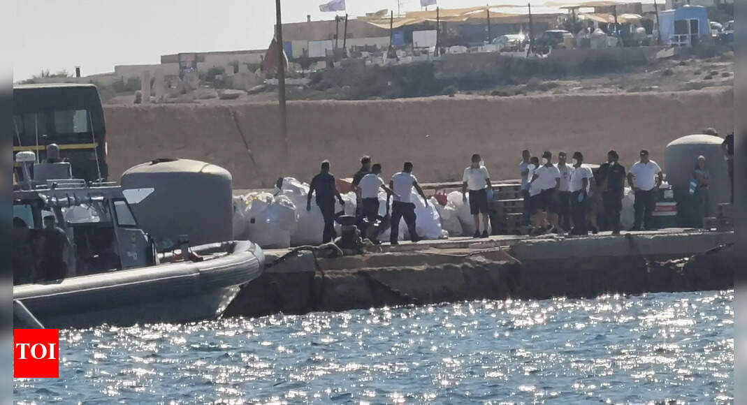 At least 26 migrants dead in two shipwrecks off Italy