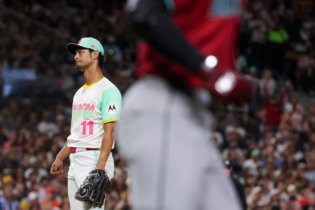 Padres eliminate D-backs, keep alive hopes of hosting wild-card series