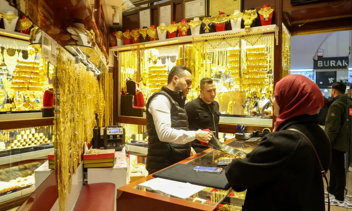 Gold climbs over 1pc as widening Middle East war fuels safe‑haven demand